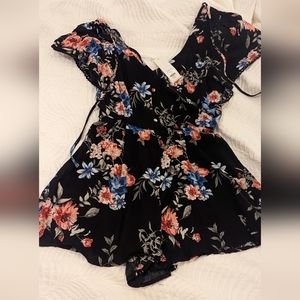 Francesca's Trixxi Floral Romper NWT - S
